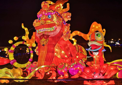 Солнечный Шяуляй и фестиваль китайских фонарей «Большие китайские латерны» в Пакруойской усадьбе