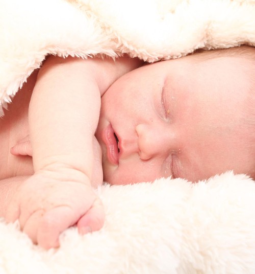 Как одевать новорожденного осенью: на улицу и в помещении