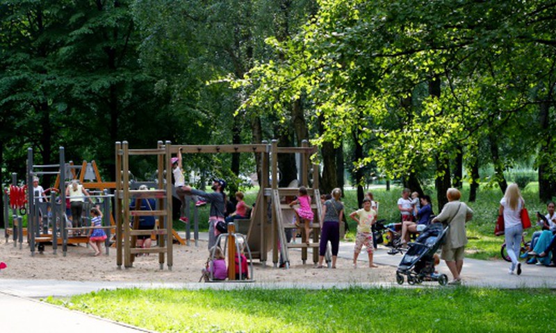 Rīgas namu pārvaldnieks предложит жильцам восстановить детские площадки