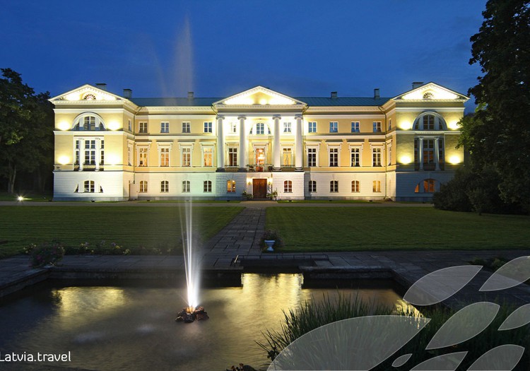 Осенние прогулки: дворец Межотне - ярчайший образец классицизма в Латвии