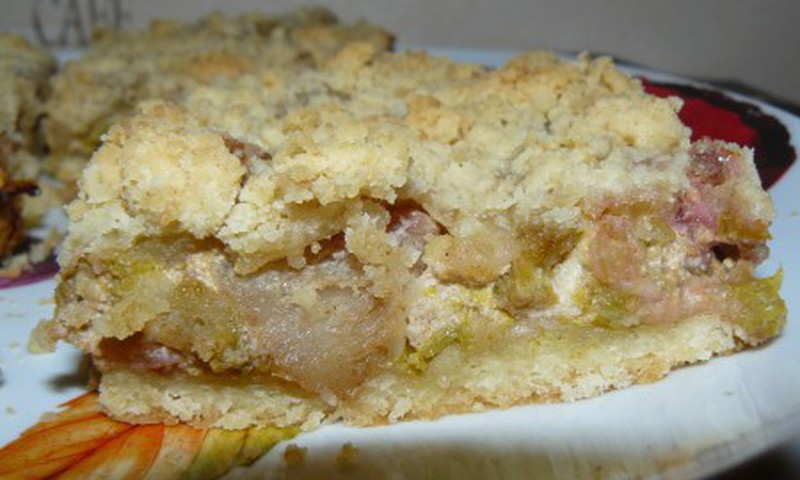 Пирог из рабарбара и ананаса