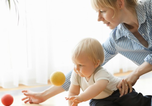 Pазвивающие игры с физиотерапевтом для малышей 6 - 7 месяцев
