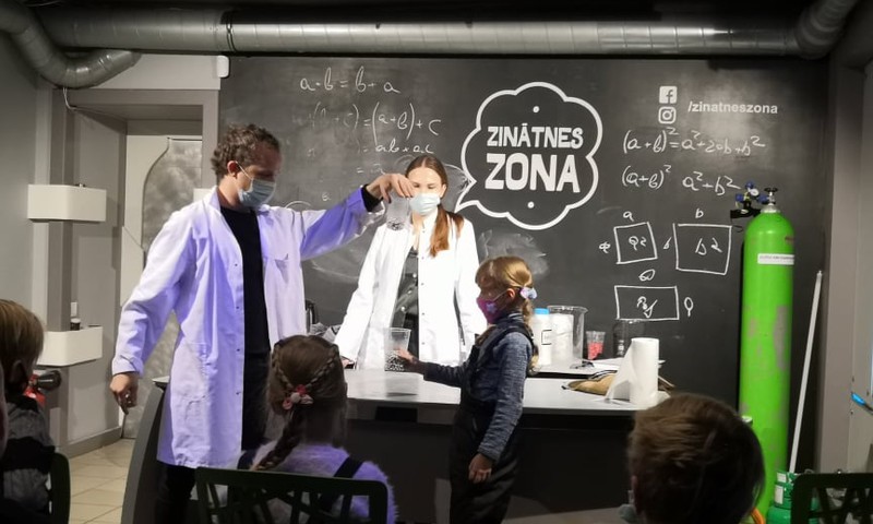 Зимние бродилки: научный театр – первые эксперименты юного ученого