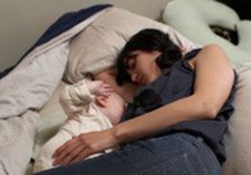 До какого возраста детки физиологически нуждаются в ночных кормлениях?