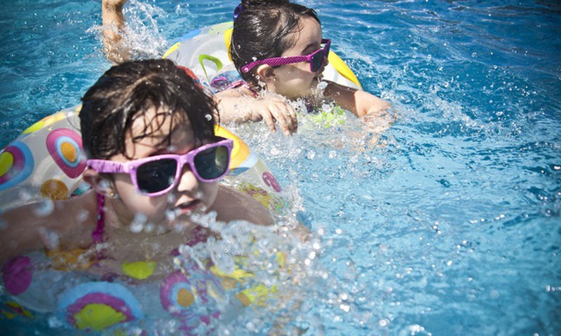 Нужно ли ребёнку летом носить солнечные очки?