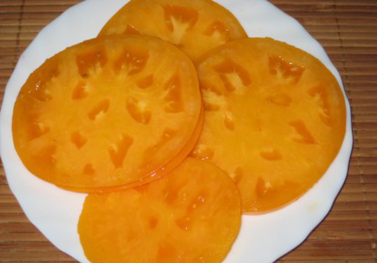 Салат с жёлтыми помидорами