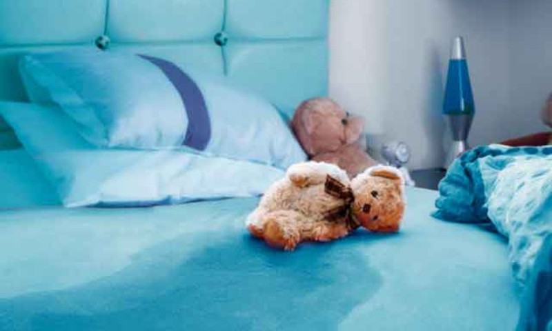 Ночной энурез: как "защитить" матрас, диван или ковер 