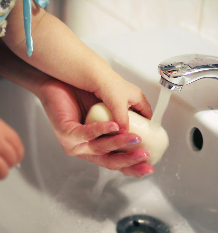 Как приучить ребёнка мыть руки после посещения туалета