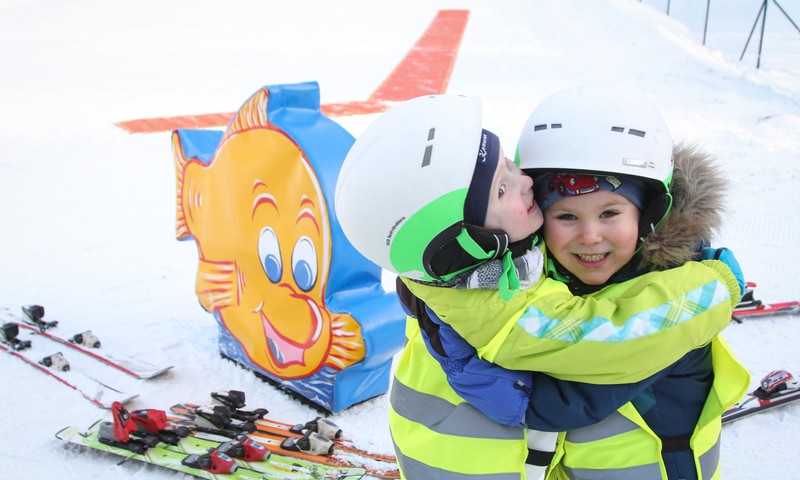 ФОТОРЕПОРТАЖ: Семьи Маминого Клуба катаются на лыжах на Žagarkalns