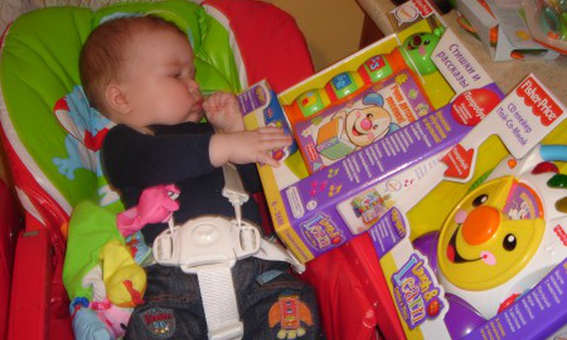 A у нас много игрушек Fisher Price!
