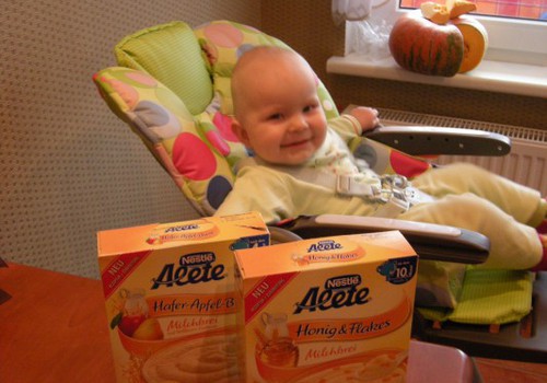 Артур тоже попробовал кашу Nestle Alete!