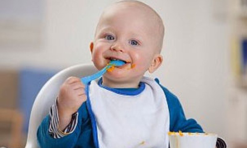 Начинаем прикорм малыша: Как выбрать подходящую первую посуду?