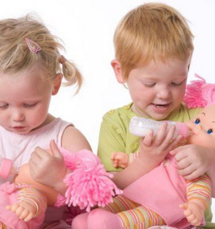 ДИСКУССИЯ: Мальчики играют с машинками, а девочки – с куклами?