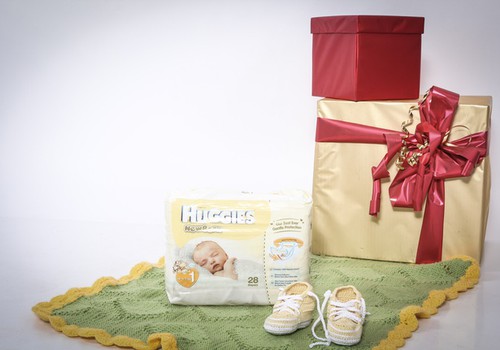 Ценный подарок для будущих мамочек на праздники – подгузники Huggies® Newborn