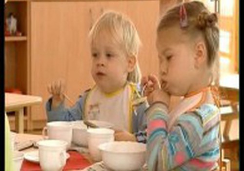 Все больше родителей не платят за обеды в детских садах