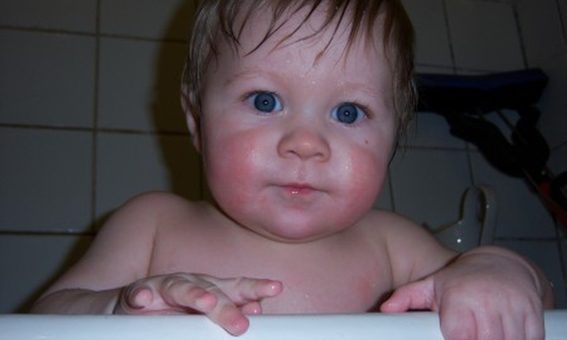 Как ваши детки принимают ванну? 