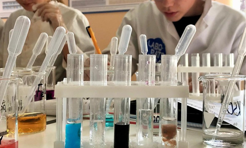“Laboratorium Zinātnes skola” в сотрудничестве с “HansaMatrix”, “Latvijas Finieris”, “Elme Messer” и “Erica Synths” предлагает бюджетные места для школьников