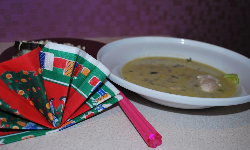 Грибной крем-суп с курицей и яблоками