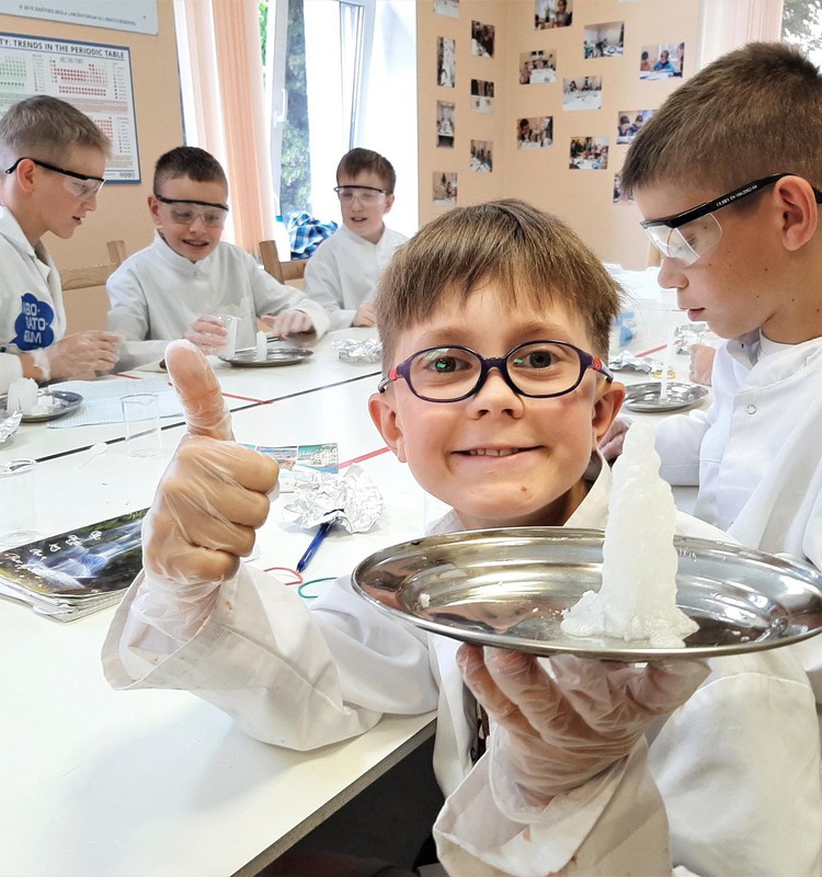 “Laboratorium Zinātnes skola” в сотрудничестве с “Schwenk Latvija”, “Elme Messer” и “Erica Synths” предлагает бюджетные места для школьников