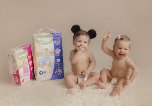 Объявляем маленьких фанатов Huggies®, вручаем самокаты и другие призы!