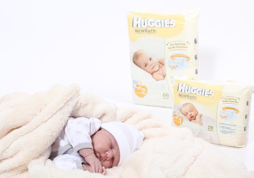 Лотерея Huggies® Newborn: вручаем комплекты одежды для новорожденного!