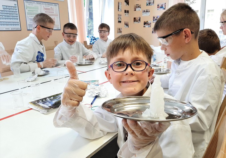 “Laboratorium Zinātnes skola” в сотрудничестве с “Schwenk Latvija”, “Elme Messer” и “Erica Synths” предлагает бюджетные места для школьников