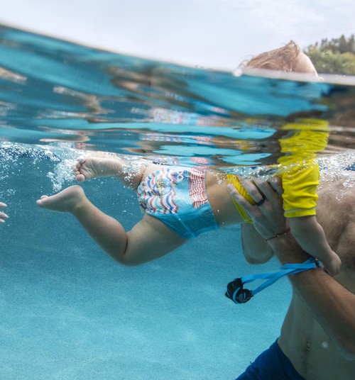 5 хитростей, которые помогут вашему малышу полюбить купание