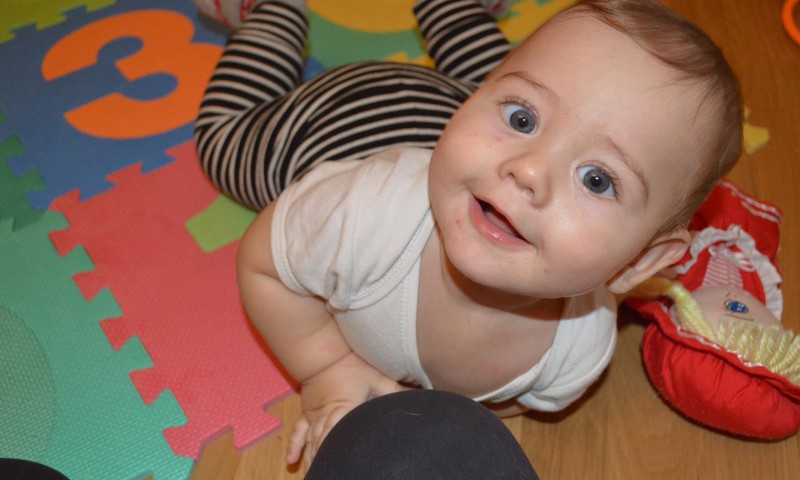 Саша: хохочет