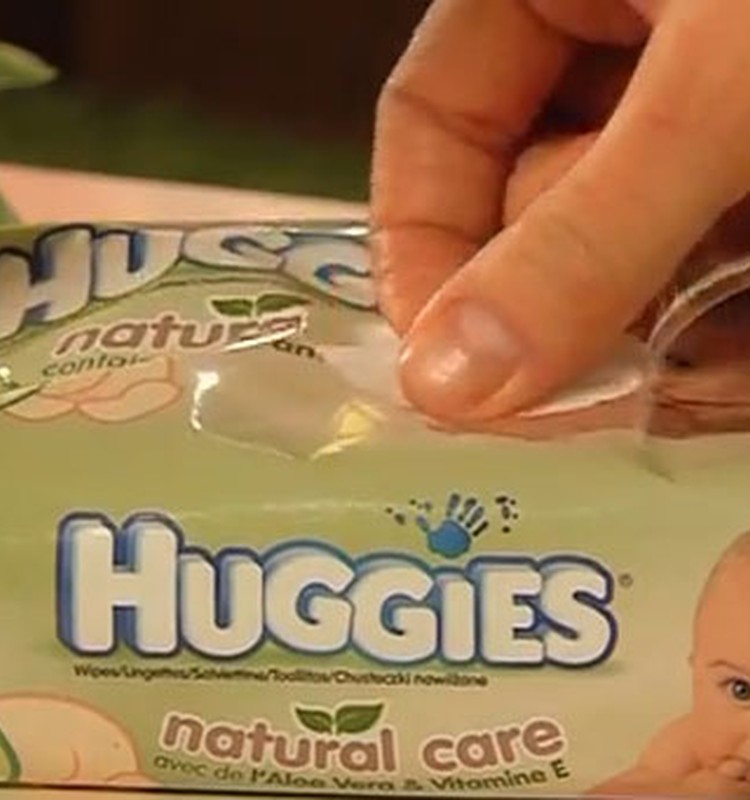 Выполни второе задание об уходе за малышом и влажных салфетках Huggies®!