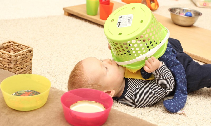 ФОТО комнаты чудес Huggies@: Что не делать играя с малышом 5-8 месяцев!