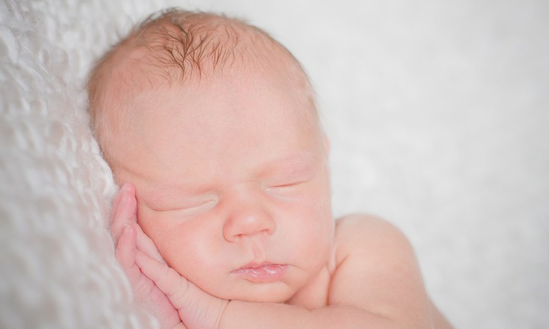 Молочные корочки на голове ребенка: что с ними делать?