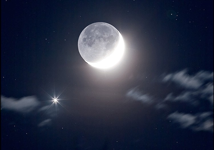 Почему в полнолуние у Луны видно человеческое лицо?
