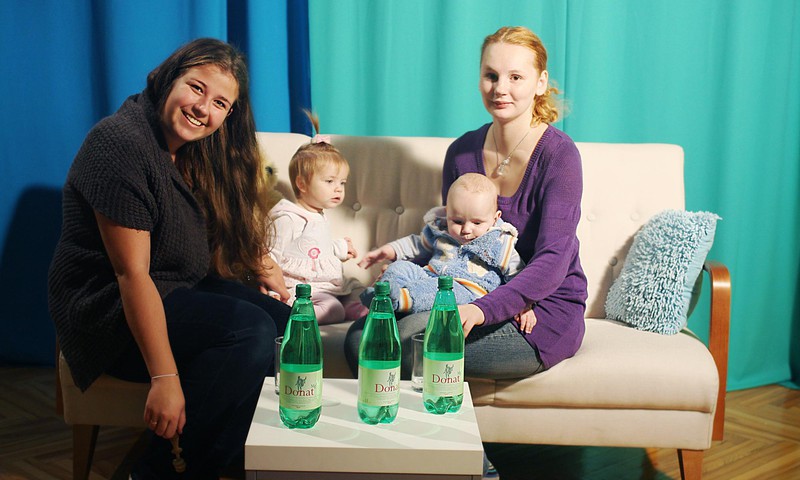 ФОТО: Мамочки МК попробовали магниевую минеральную лечебную воду