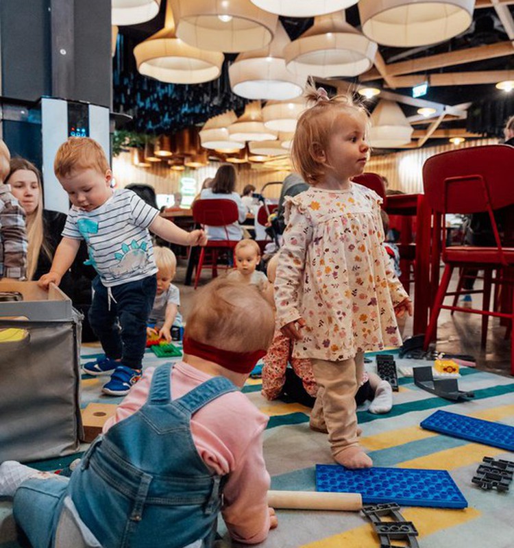 Программа "Завтрака мам" 11 февраля. Большая дискуссия: как вернуть близость и романтику в отношениях?