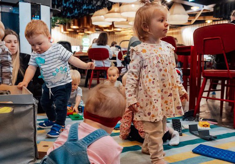 Программа "Завтрака мам" 11 февраля. Большая дискуссия: как вернуть близость и романтику в отношениях?