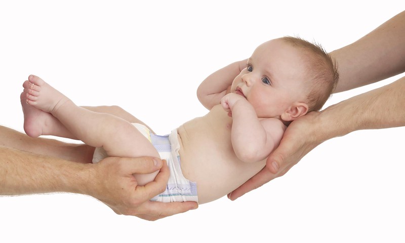 Что лучше для малыша: тканевые или одноразовые подгузники?