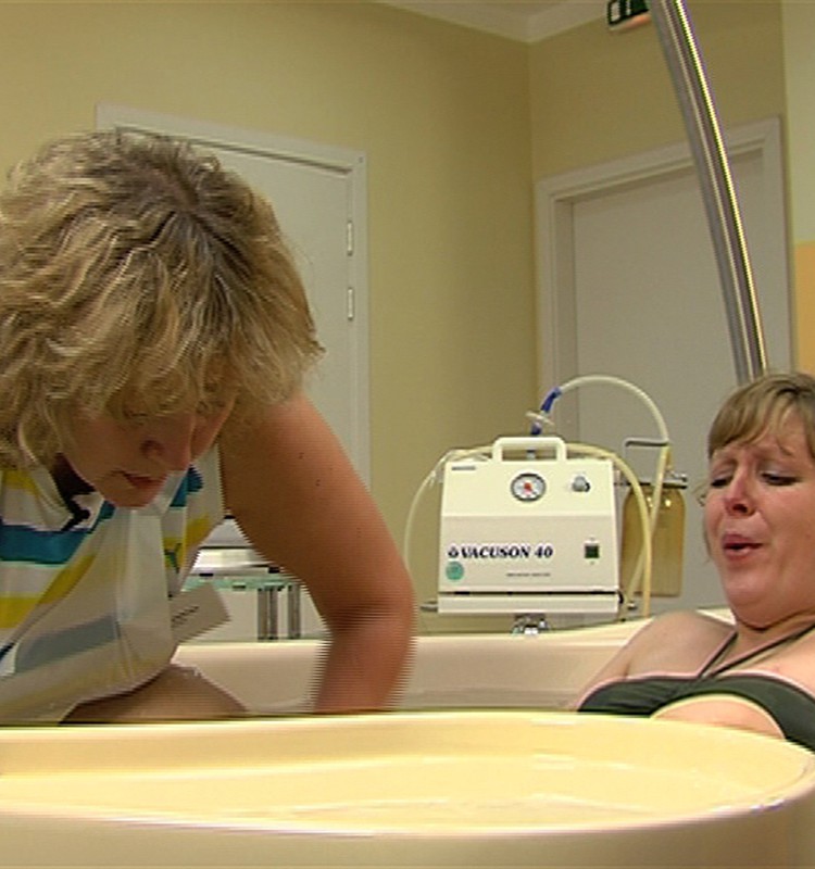 ЭКСКЛЮЗИВ: видео - роды в воде 