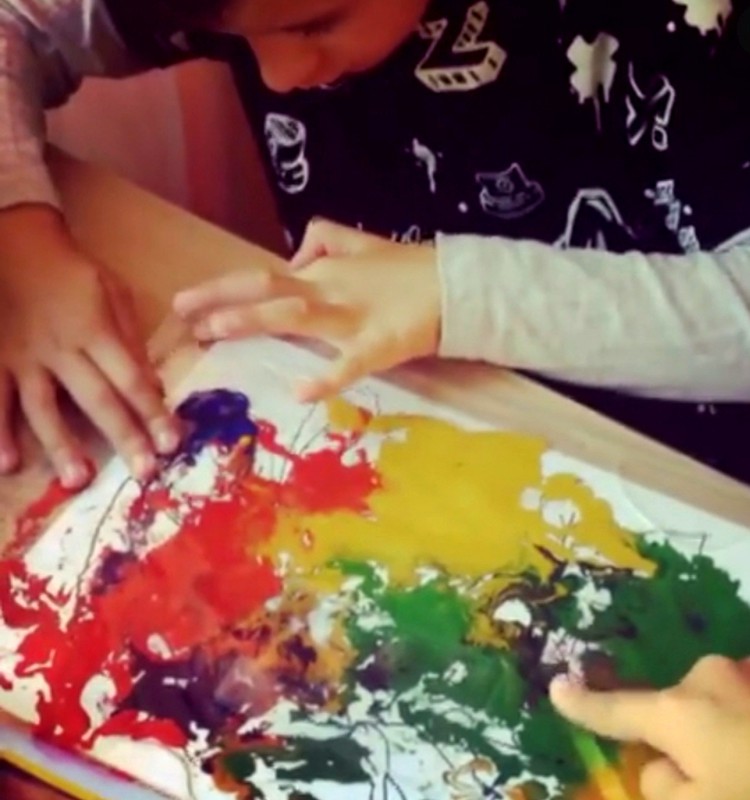 Для мам, которые боятся красок: рисуем пальчиками без следов!