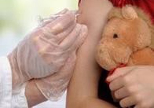 Девочкам сделают бесплатную прививку от HPV