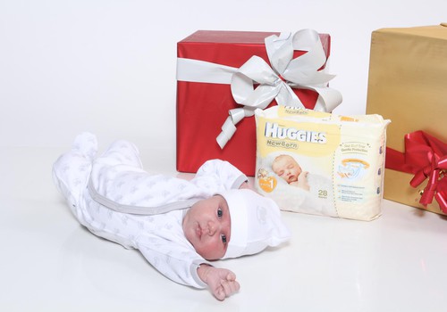 Лотерея Huggies® Newborn: дарим первые комплекты одежды для новорожденного!