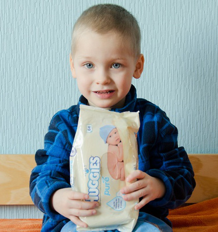 ФОТО: Малыши Маминого Клуба выбирают влажные салфетки Huggies®
