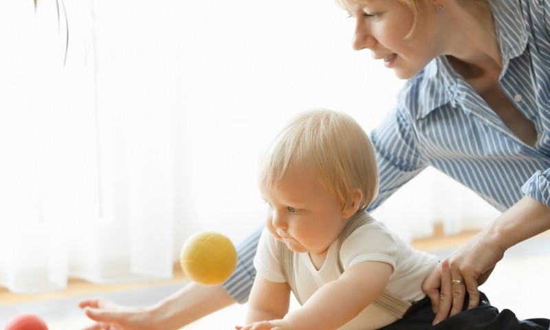 Pазвивающие игры с физиотерапевтом для малышей 11-12 месяцев