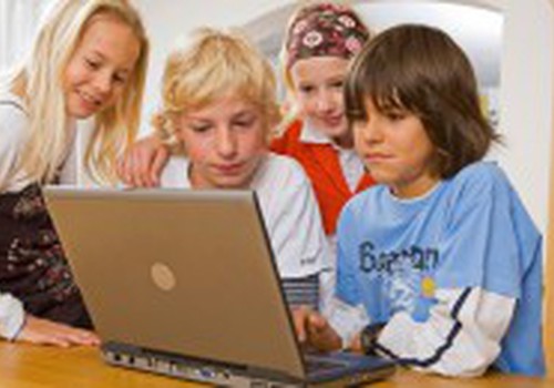 Каждый час дети в Латвии совершают более 3000 попыток зайти на порнографические сайты