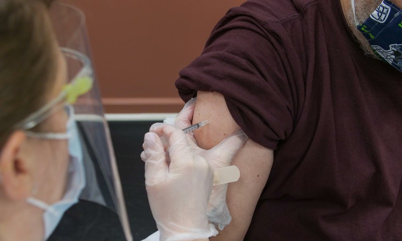Получены первые отчёты о побочных реакциях при вакцинации против Covid-19