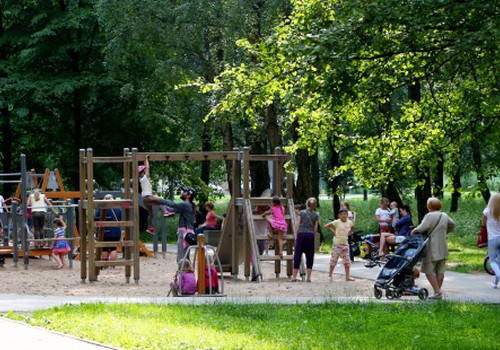 Rīgas namu pārvaldnieks предложит жильцам восстановить детские площадки