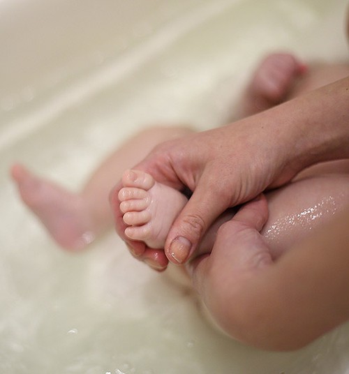 Первые 24 часа: купаем малыша
