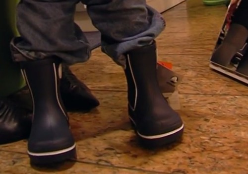 ВИДЕО: На всю обувь Crocs скидка 10% с «Семейной картой 3+»