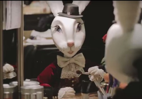 В русской труппе Кукольного театра ставится "Удивительное путешествие кролика Эдварда"