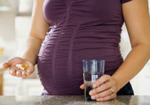 Нужно ли принимать витамины только в последнем триместре беременности?