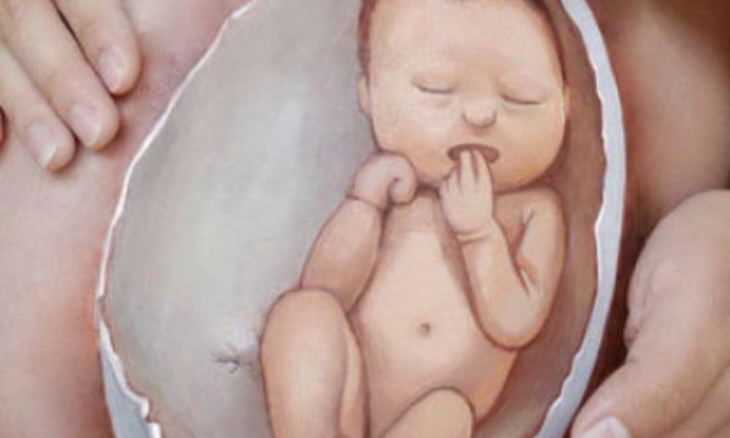 Удивительные рисунки на животике будущей мамочки